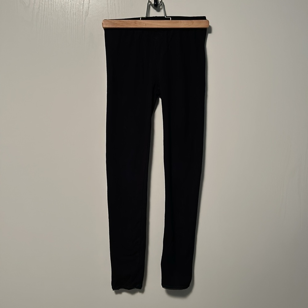 👧Girls Leggings. Size 10/12. Inseam 23”. Brand New Condition. Kirkland.
